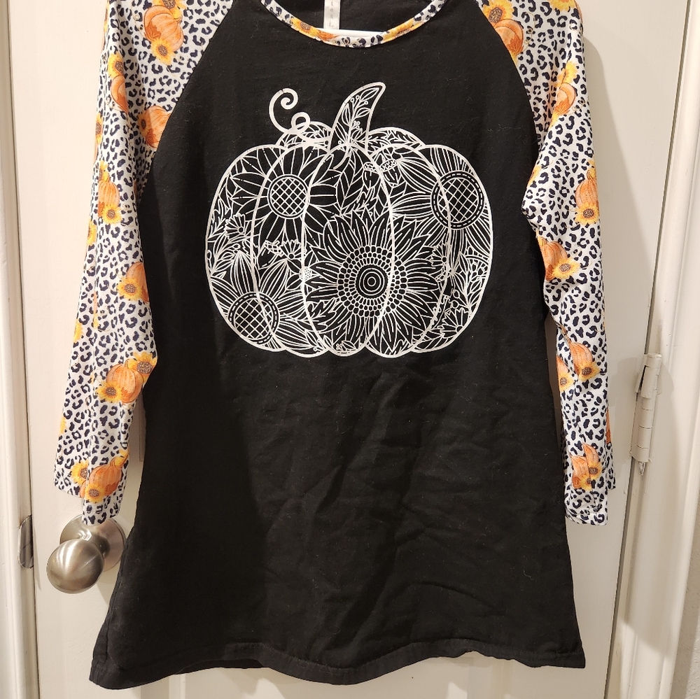 Women's Iltex Fall Pumpkin black leopard print sleeves shirt. Size Large.